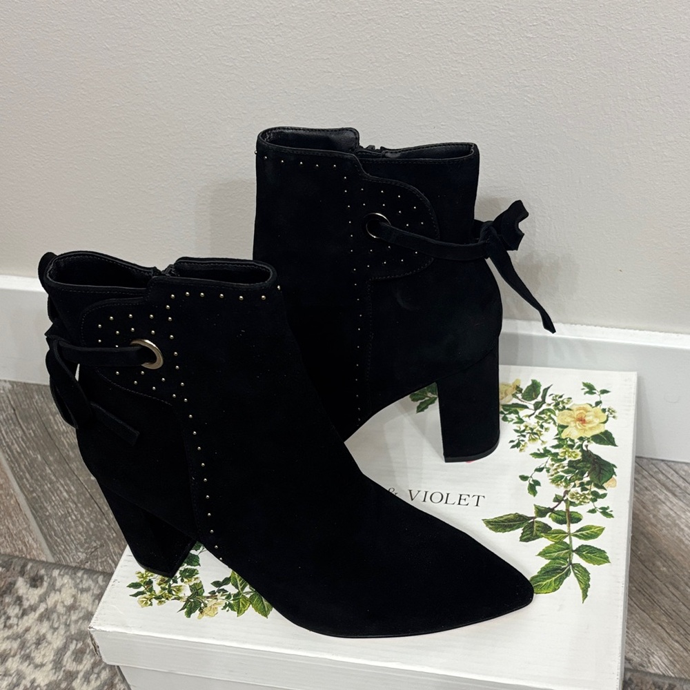 NWT Chelsea & violet 8.5 M ankle boots